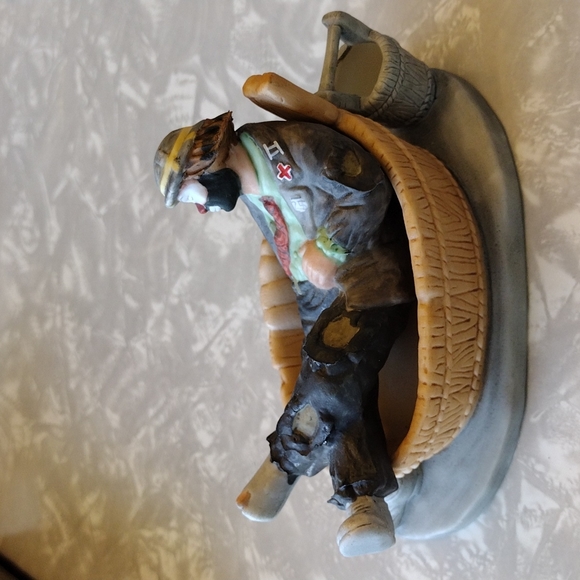 Emmett Kelly Jr. figurine. - Picture 4 of 8